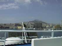 港から見たナポリ